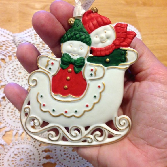Wedgwood Gingerbread men in sleigh Christmas Ornament - Picture 3 of 5
